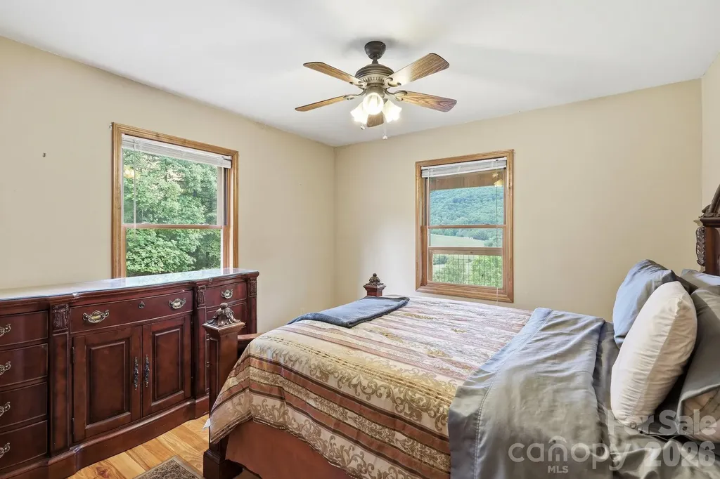 168 Barefoot Cove Burnsville NC 28714