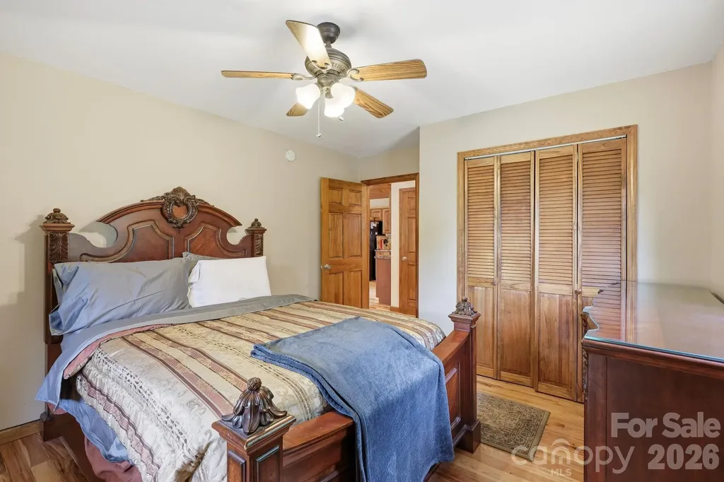 168 Barefoot Cove Burnsville NC 28714
