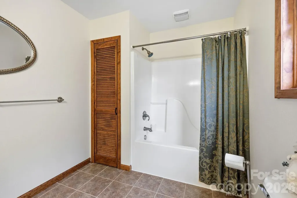 168 Barefoot Cove Burnsville NC 28714