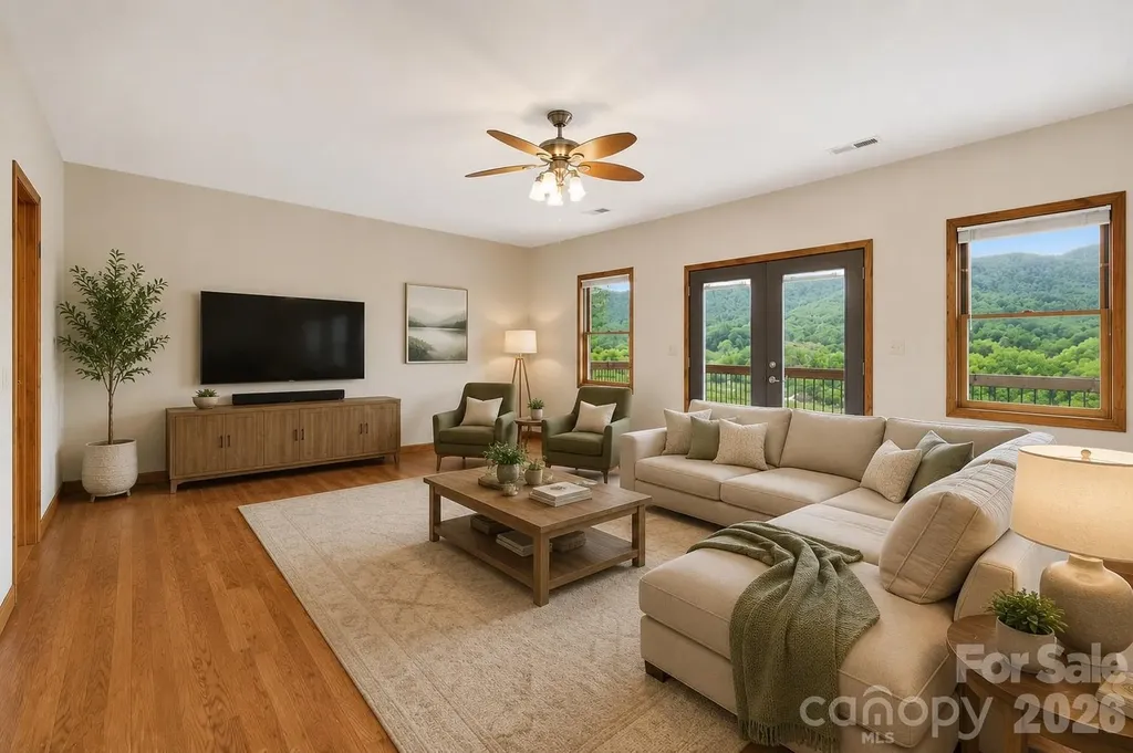 168 Barefoot Cove Burnsville NC 28714