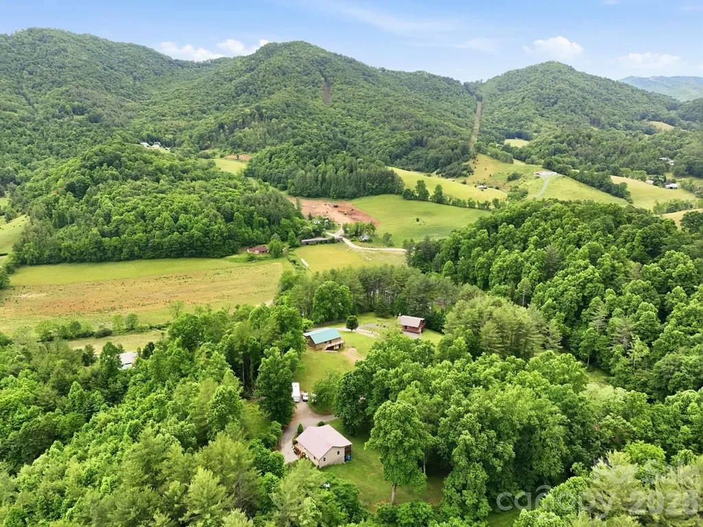 168 Barefoot Cove Burnsville NC 28714