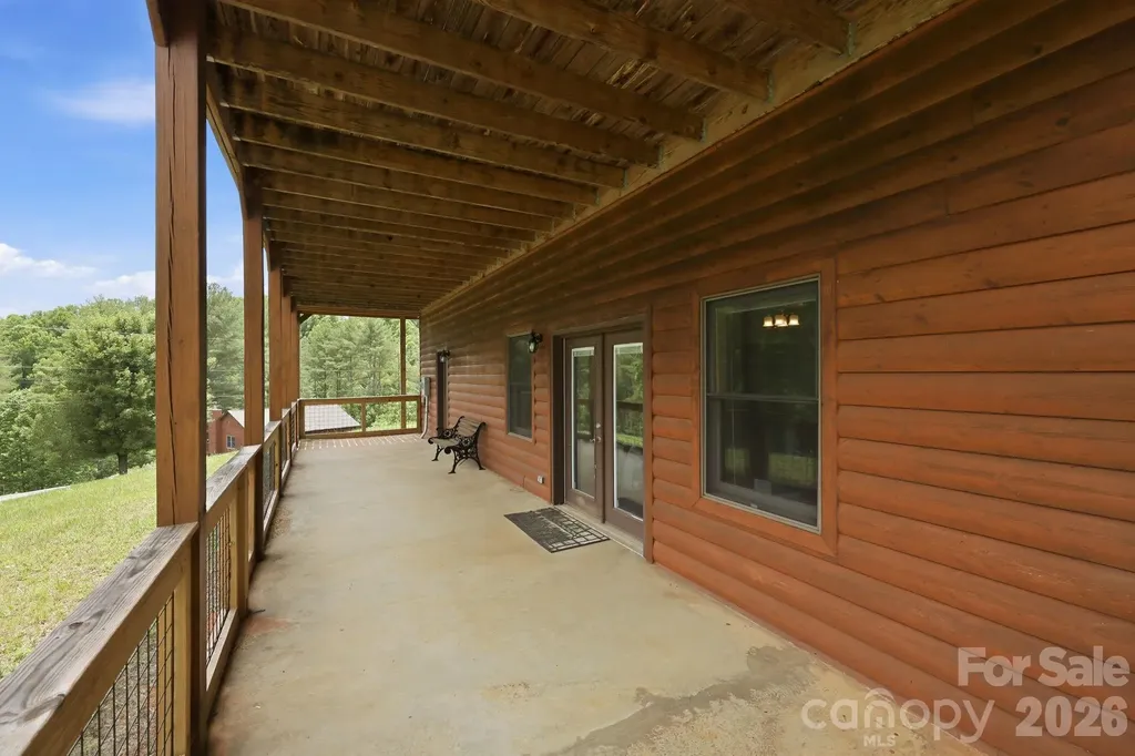 168 Barefoot Cove Burnsville NC 28714