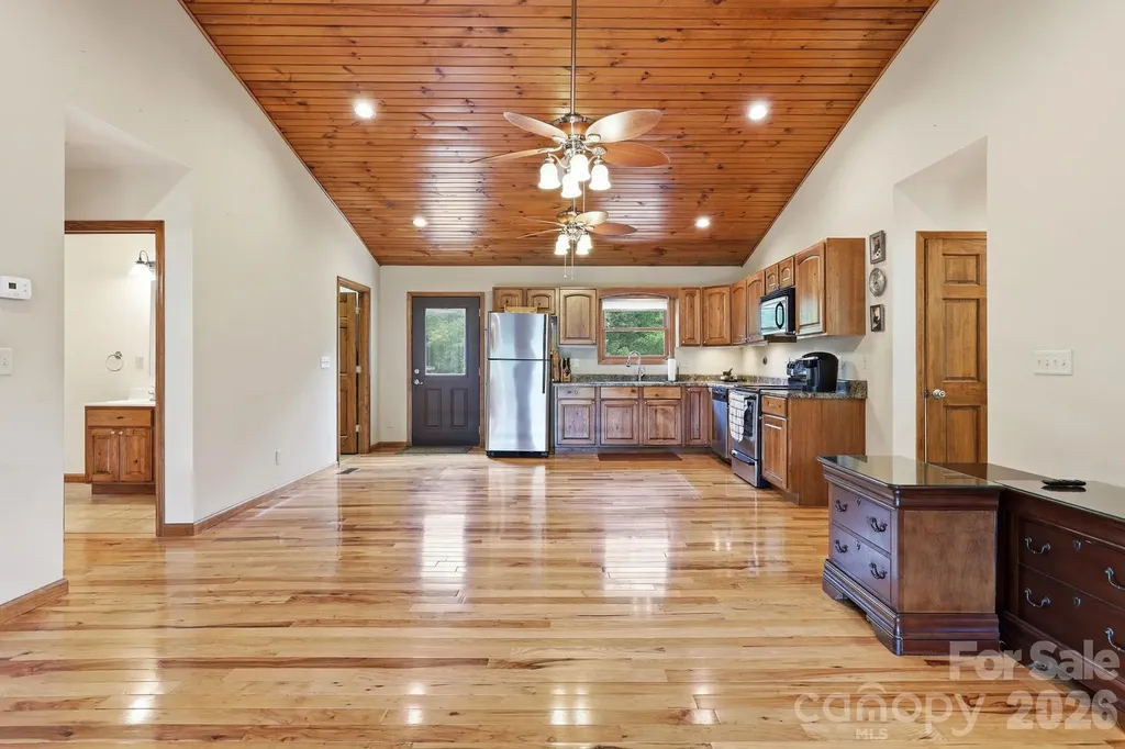 168 Barefoot Cove Burnsville NC 28714