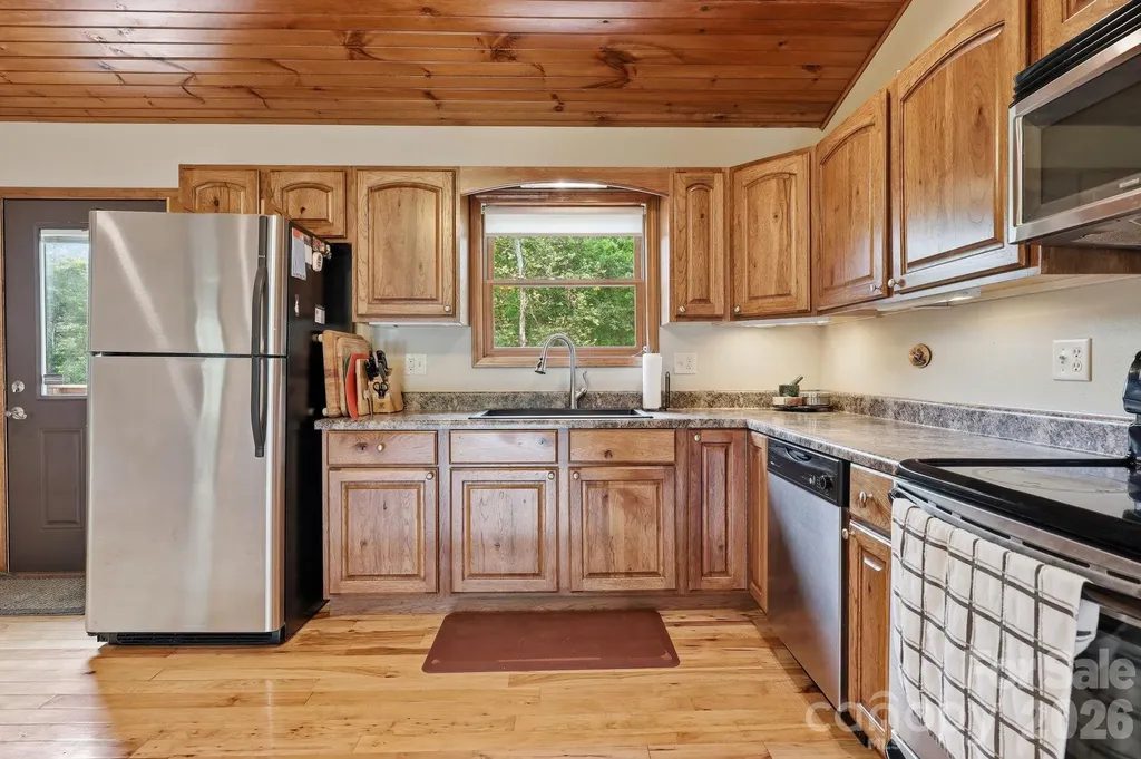 168 Barefoot Cove Burnsville NC 28714