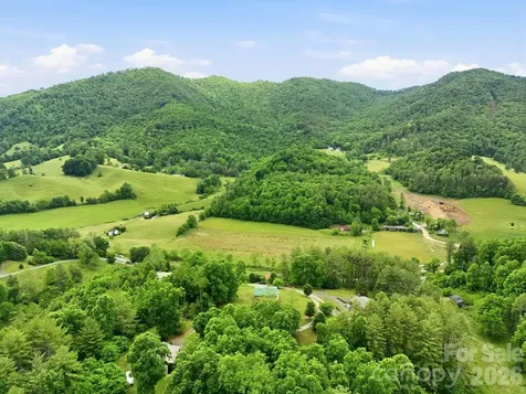 168 Barefoot Cove Burnsville NC 28714