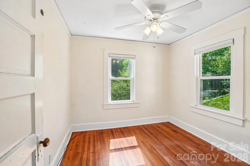 31 Clay Street Asheville NC 28806
