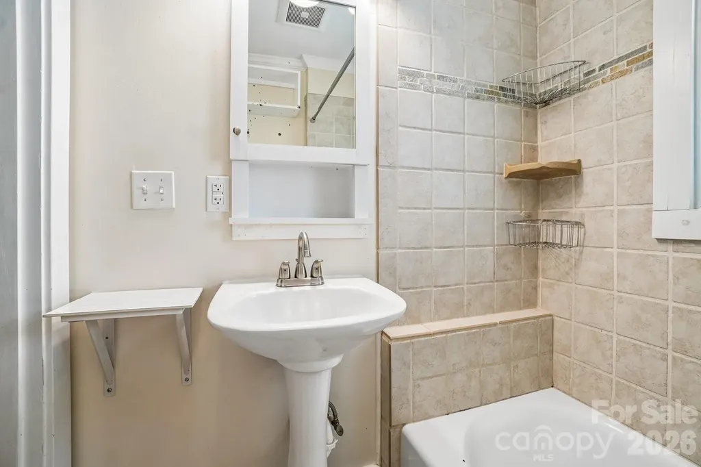 31 Clay Street Asheville NC 28806