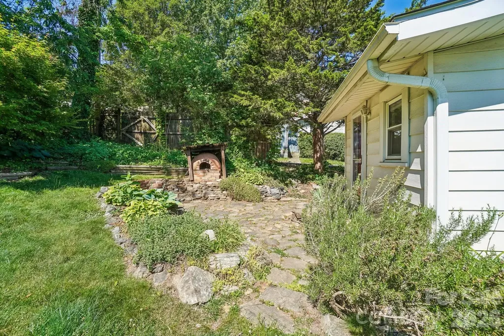 31 Clay Street Asheville NC 28806