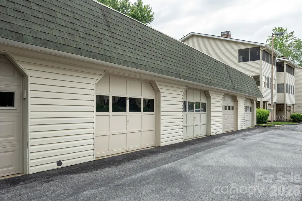 580 Britton Creek Drive Hendersonville NC 28791