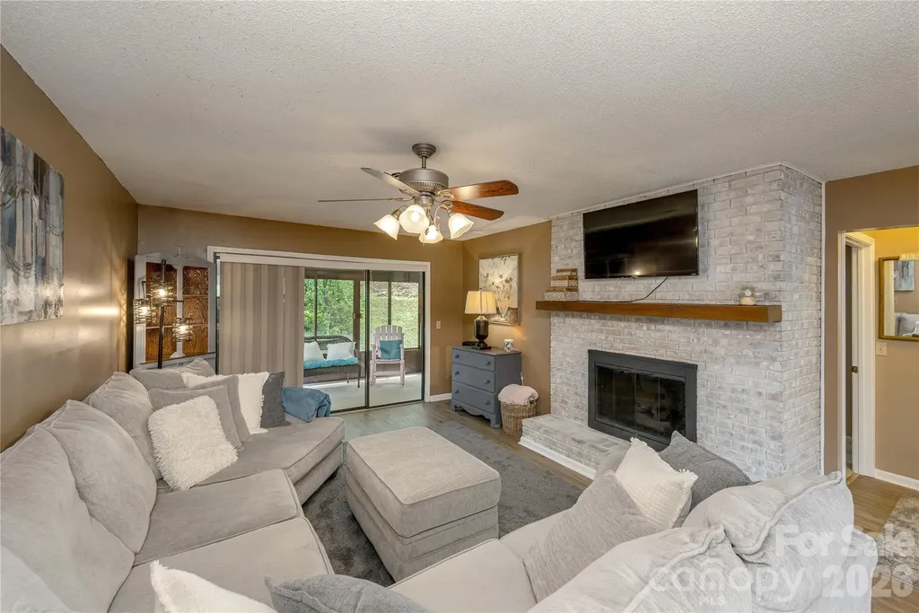 580 Britton Creek Drive Hendersonville NC 28791