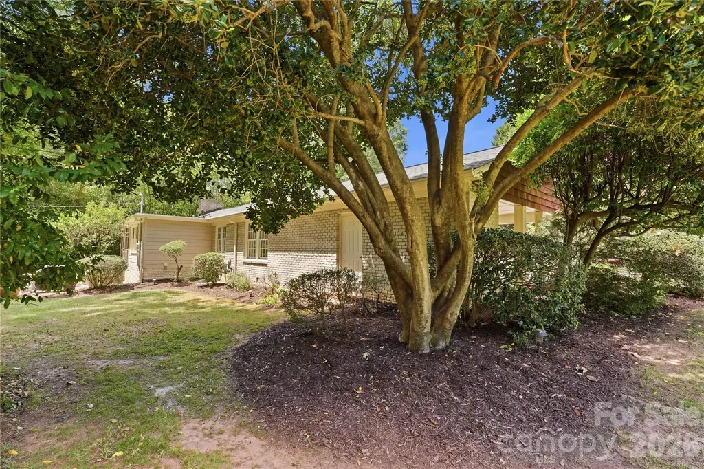 6014 Glenridge Road Charlotte NC 28211