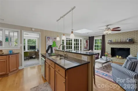 6014 Glenridge Road Charlotte NC 28211