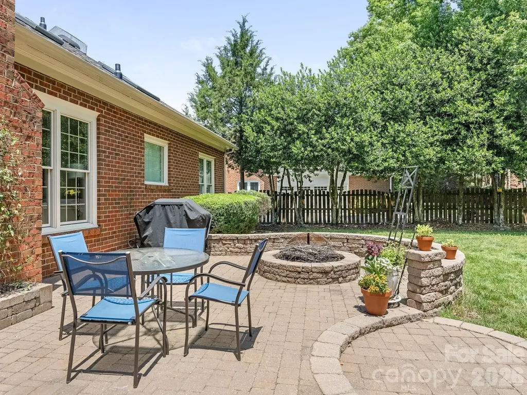 9627 Penshurst Trace Charlotte NC 28210