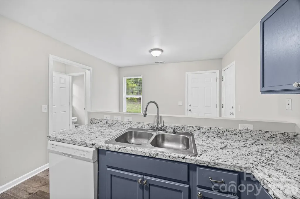 5194 Brooktree Drive Charlotte NC 28208
