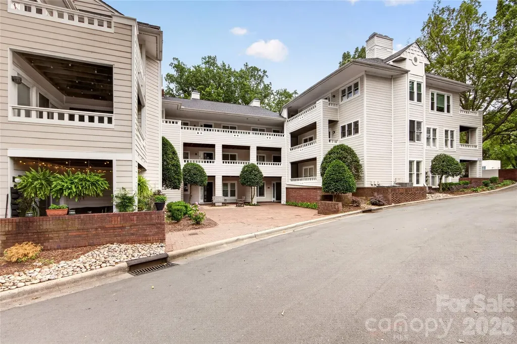 Charlotte NC, 2715 Selwyn Avenue, Unit 26