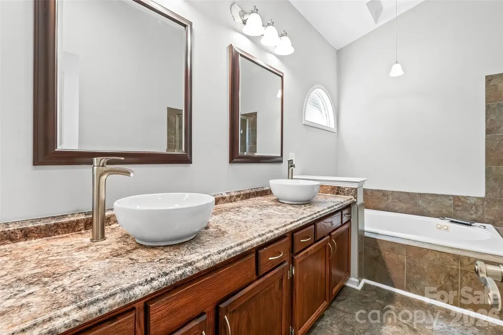 2001 Colony Hill Drive Charlotte NC 28214