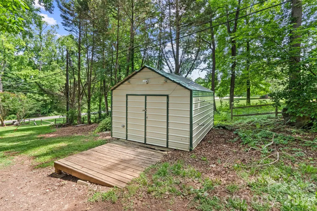 2001 Colony Hill Drive Charlotte NC 28214