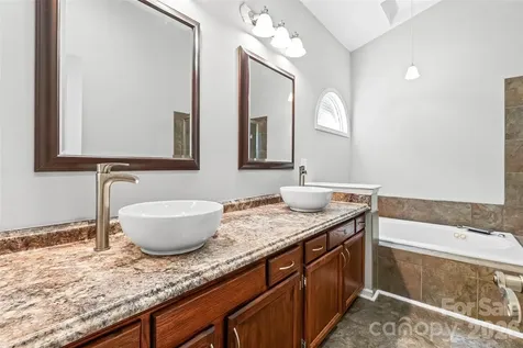 2001 Colony Hill Drive Charlotte NC 28214