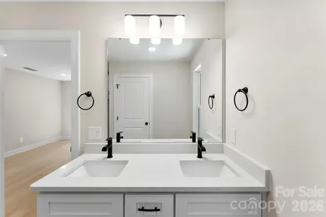 2100 Congress Court Kannapolis NC 28083