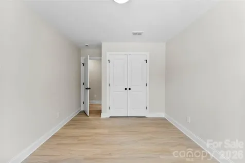 2100 Congress Court Kannapolis NC 28083