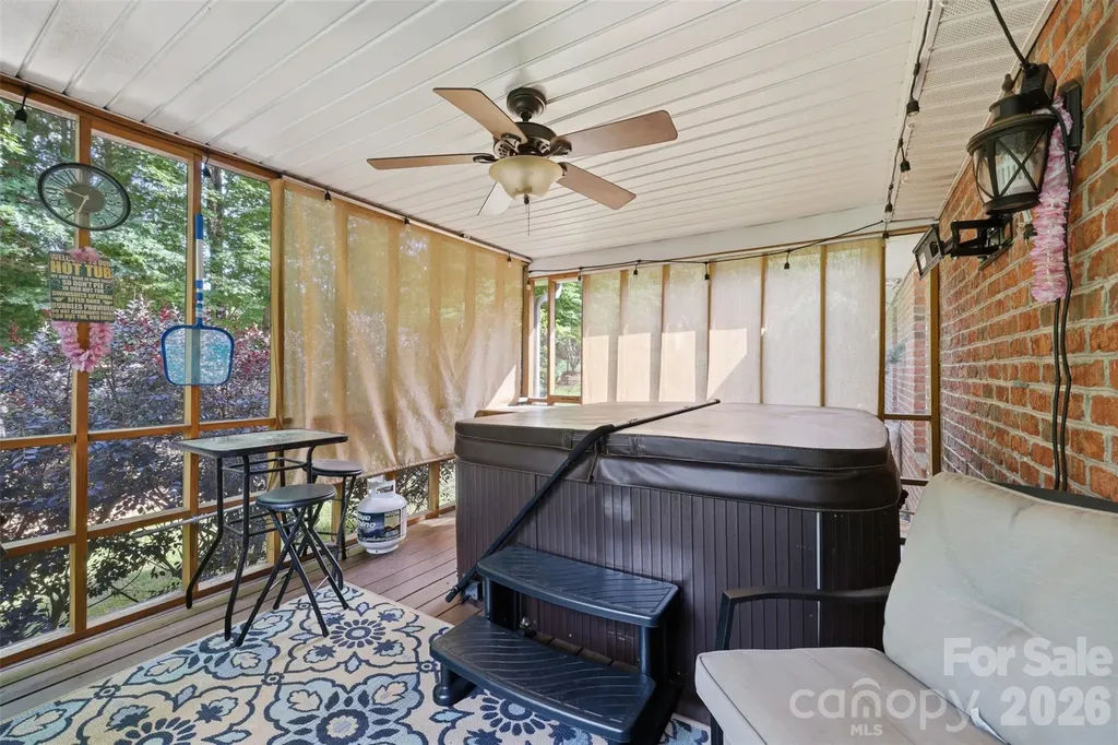 1197 Waterford Drive Hickory NC 28602