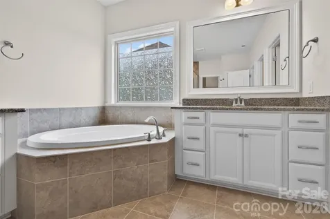8224 Cornhill Avenue Charlotte NC 28277