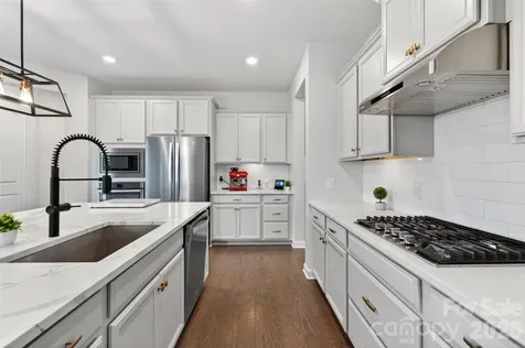 8224 Cornhill Avenue Charlotte NC 28277