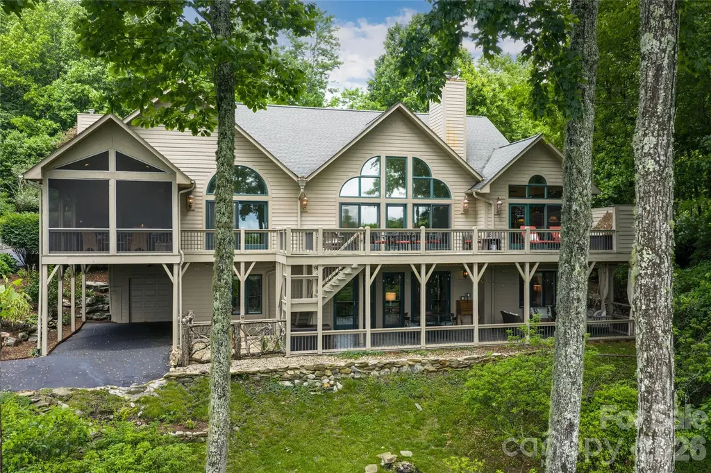 305 Piney Knoll Lane Hendersonville NC 28739