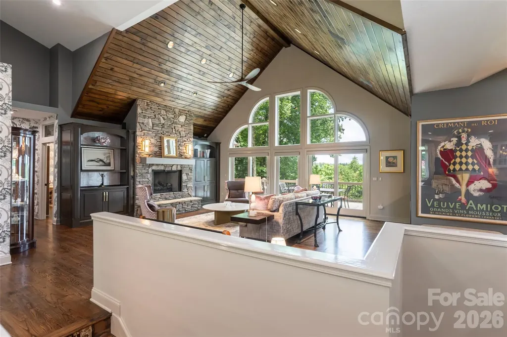 305 Piney Knoll Lane Hendersonville NC 28739