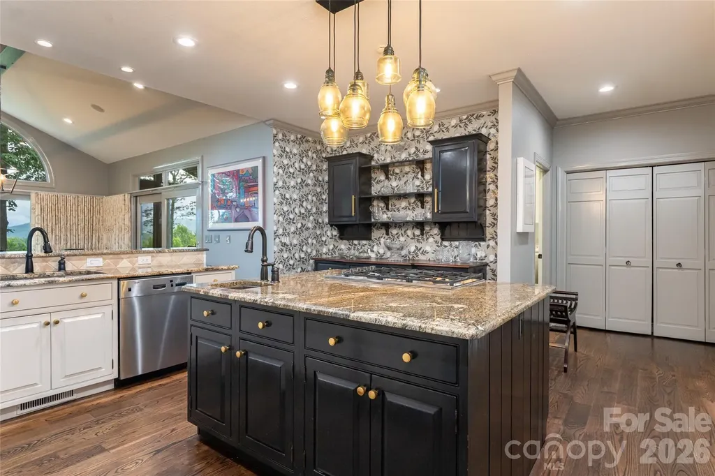 305 Piney Knoll Lane Hendersonville NC 28739
