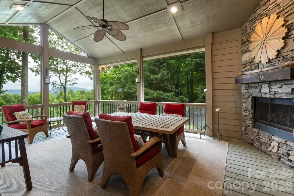 305 Piney Knoll Lane Hendersonville NC 28739