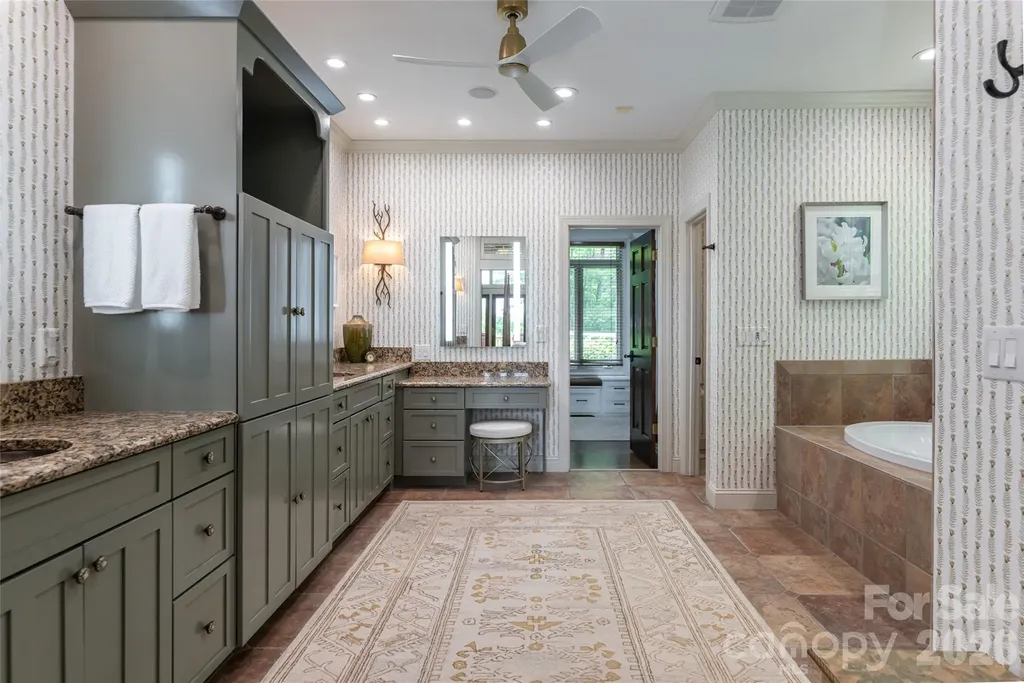305 Piney Knoll Lane Hendersonville NC 28739