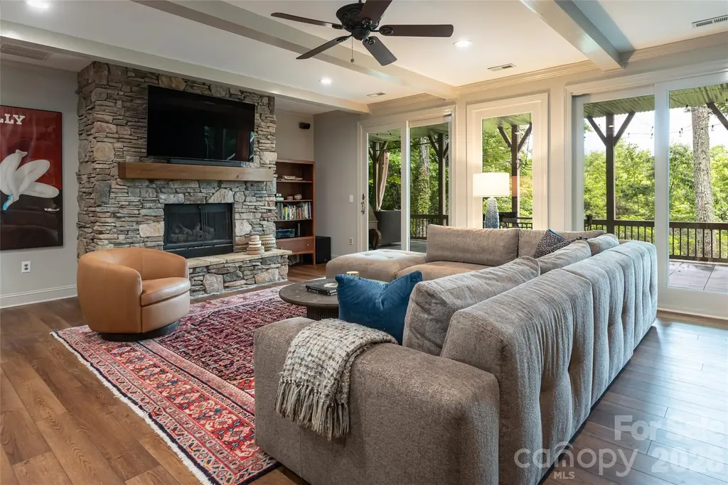 305 Piney Knoll Lane Hendersonville NC 28739