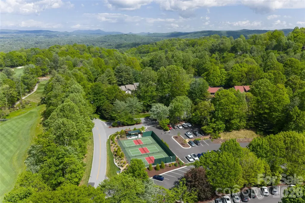 305 Piney Knoll Lane Hendersonville NC 28739