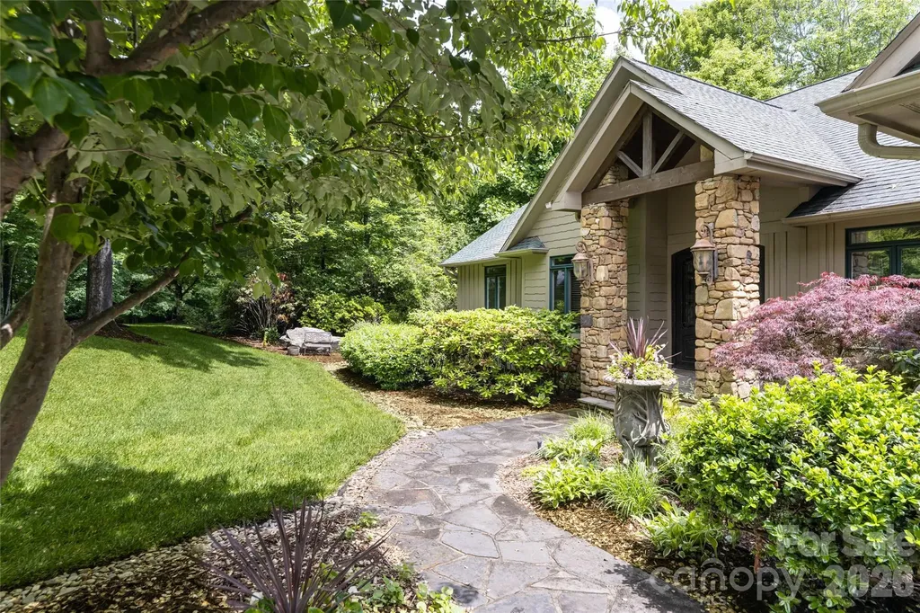 305 Piney Knoll Lane Hendersonville NC 28739