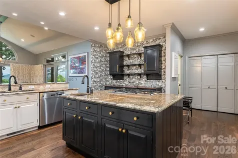 305 Piney Knoll Lane Hendersonville NC 28739