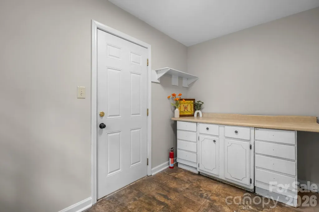 355 15th Avenue NE Hickory NC 28601