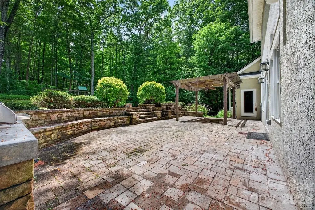 94 Oak Hollow Drive Asheville NC 28805