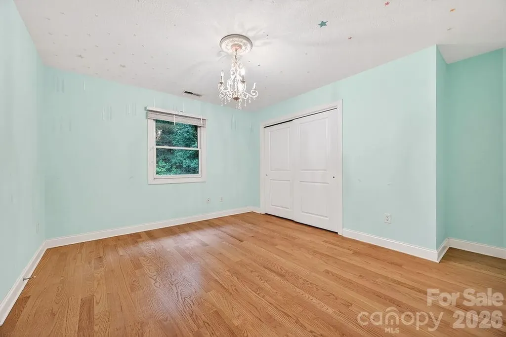 94 Oak Hollow Drive Asheville NC 28805