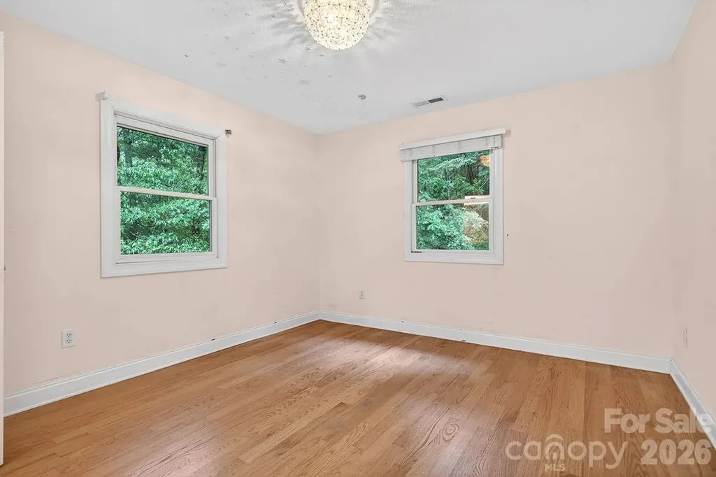 94 Oak Hollow Drive Asheville NC 28805