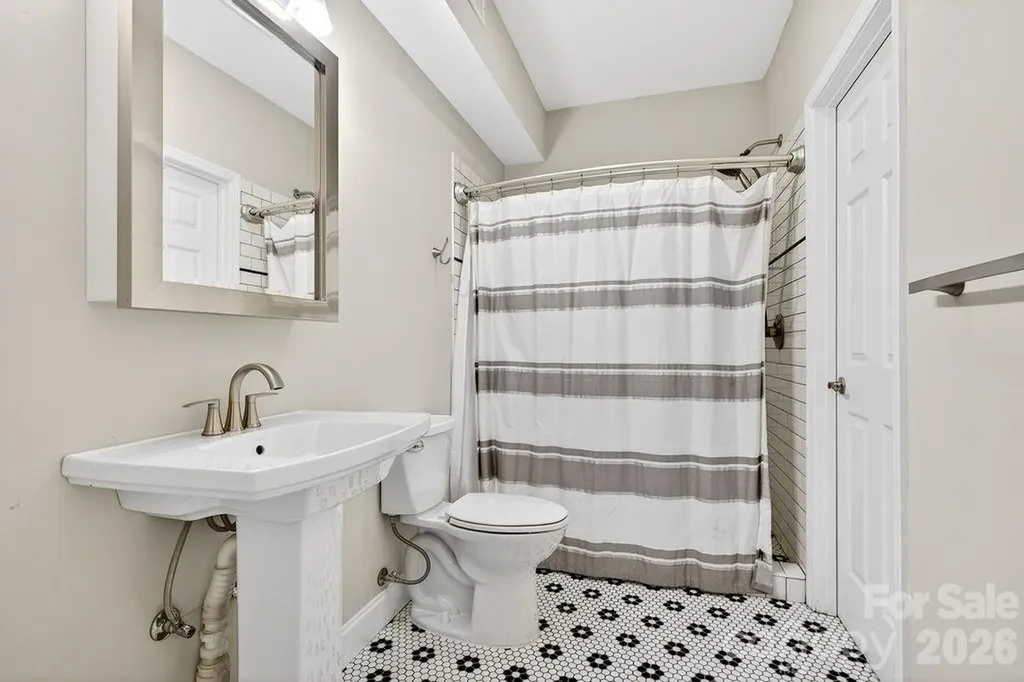 94 Oak Hollow Drive Asheville NC 28805