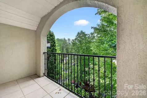 94 Oak Hollow Drive Asheville NC 28805