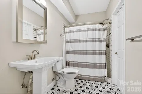 94 Oak Hollow Drive Asheville NC 28805