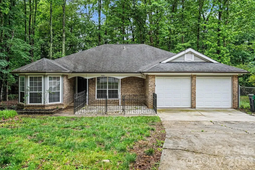 9001 Louvaine Drive Charlotte NC 28227