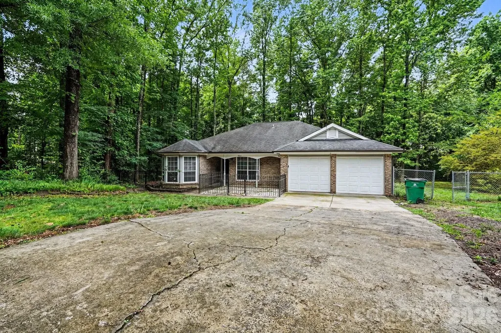 9001 Louvaine Drive Charlotte NC 28227