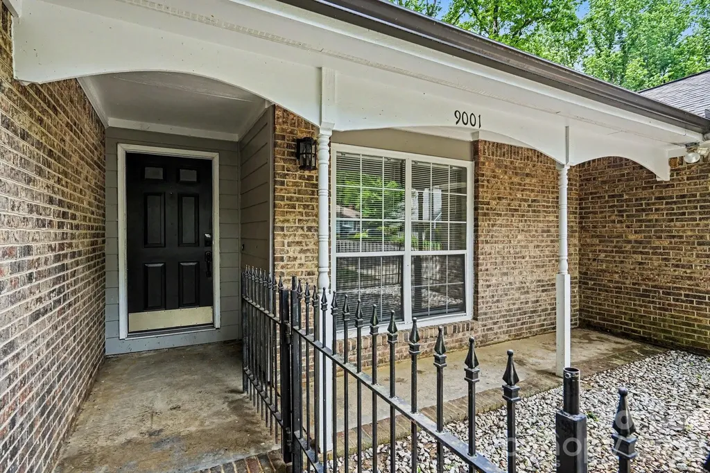 9001 Louvaine Drive Charlotte NC 28227