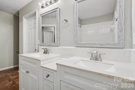 9001 Louvaine Drive Charlotte NC 28227