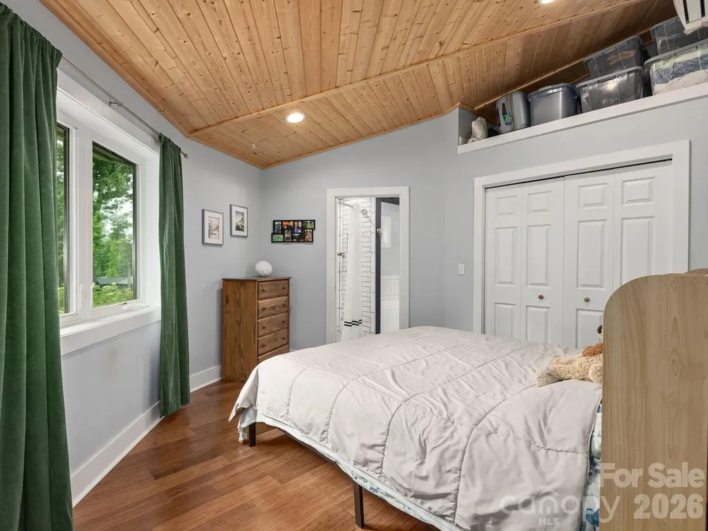 63 Beverly Road W Asheville NC 28806