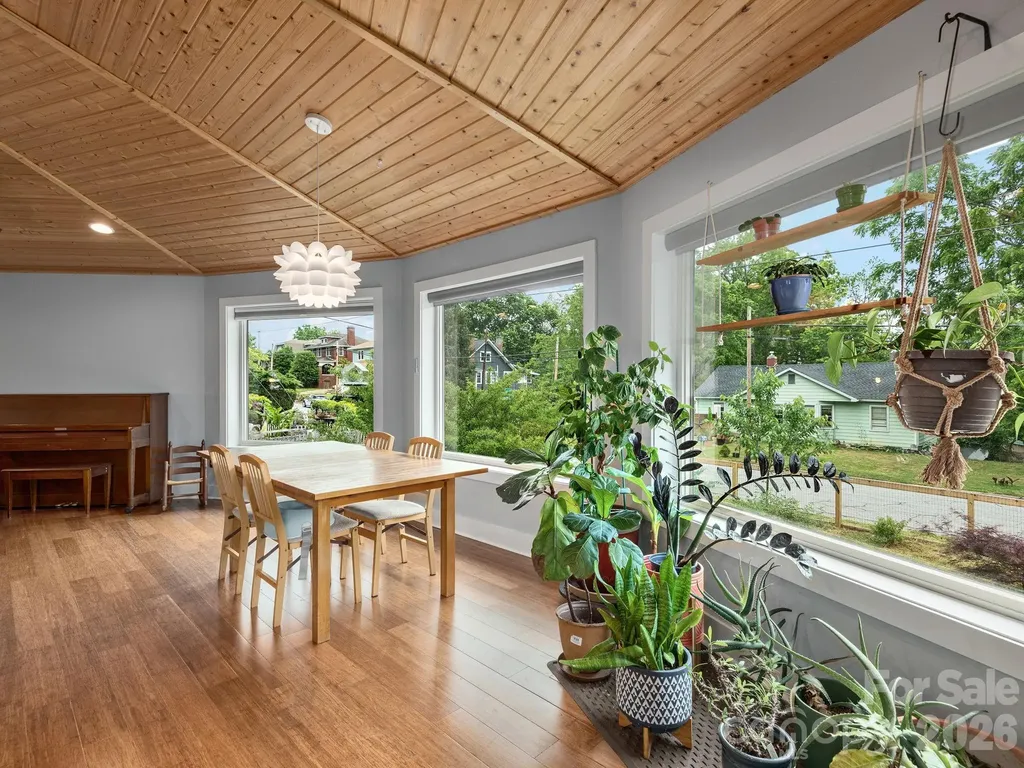 63 Beverly Road W Asheville NC 28806