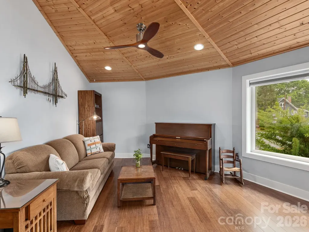 63 Beverly Road W Asheville NC 28806